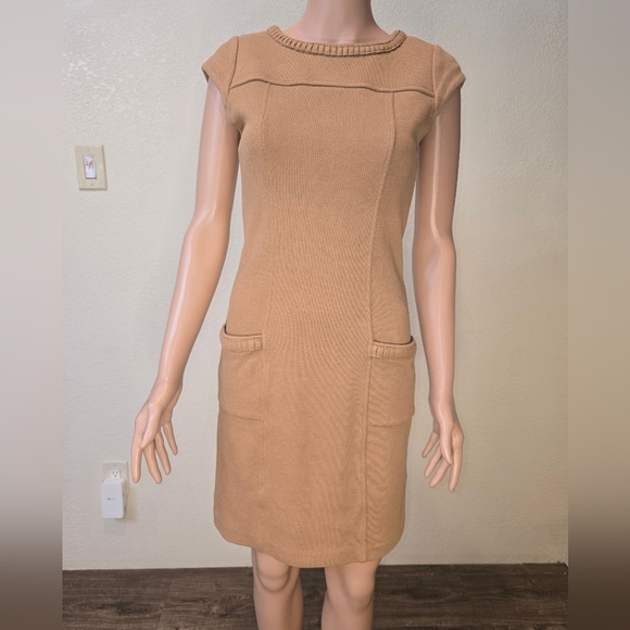 BODEN Women's Sheath Dress Light Brown Stretch Boat Neck Cap Sleeve Butt… - Picture 4 of 15